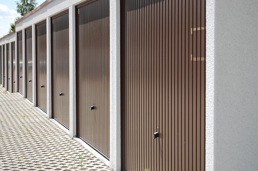 Choosing The Material For The Garage Door And Choosing Advanced Garage Door Both Are Important